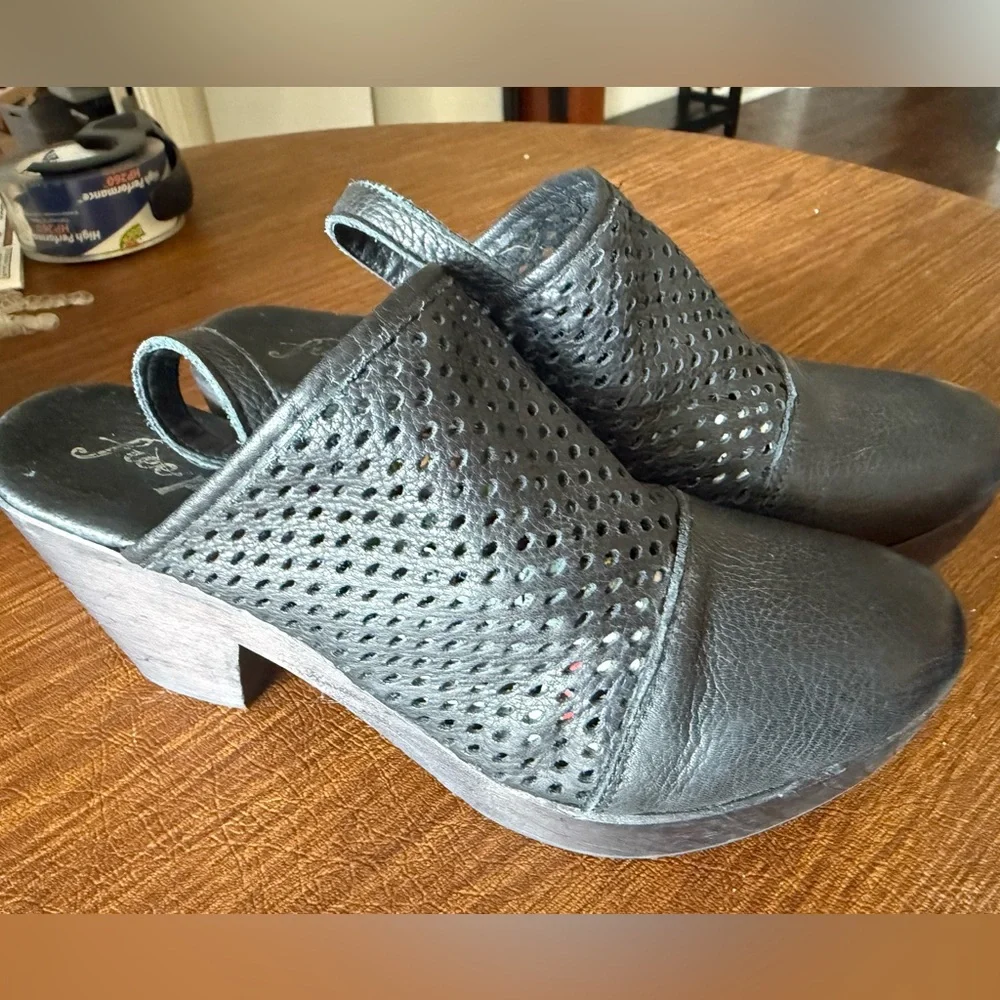 Free People leather Black‎ Women's Heeled Clog Sandals - Picture 4 of 6